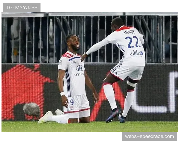 里昂vs里尔:4分之差牵动欧战格局,伤病名单深度解析 里昂vs里尔:4分之差牵动欧战格局,伤病名单深度解析